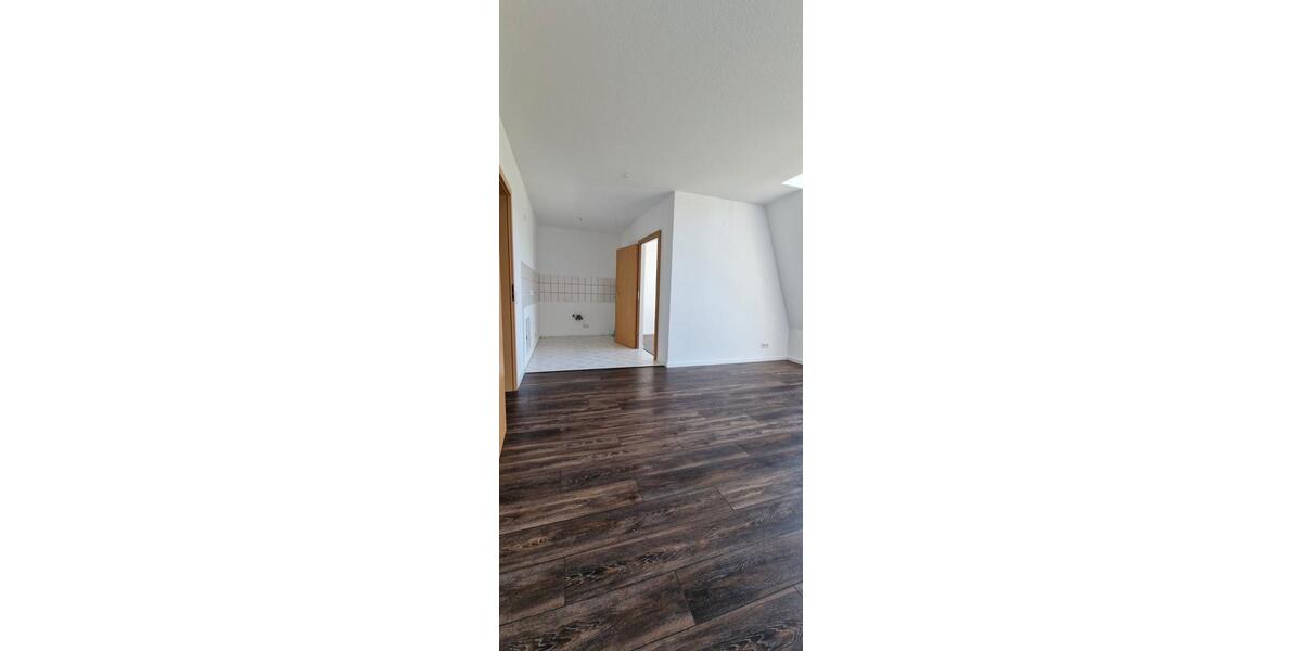 Dachgeschoßwohnung Meerane - 1 Zimmer, 37 m&sup2;, 250&euro; | Angebot:26317123