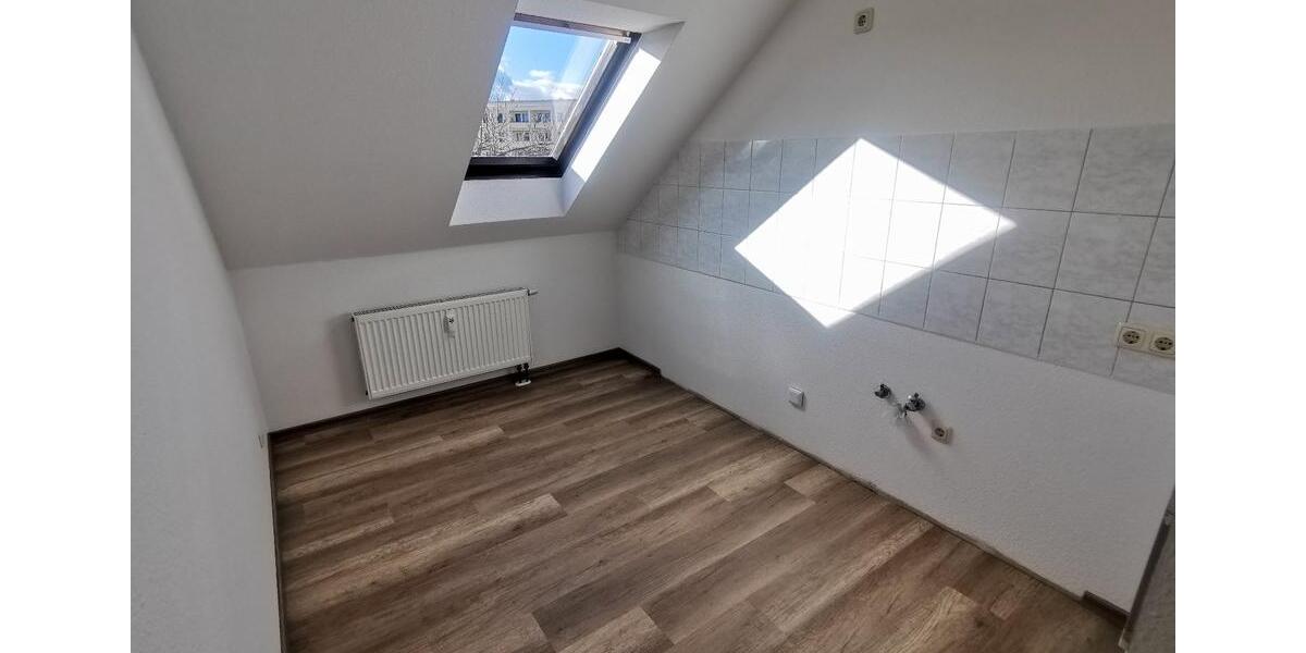 Dachgeschoßwohnung Fraureuth - 3 Zimmer, 60 m&sup2;, 330&euro; | Angebot:26461425