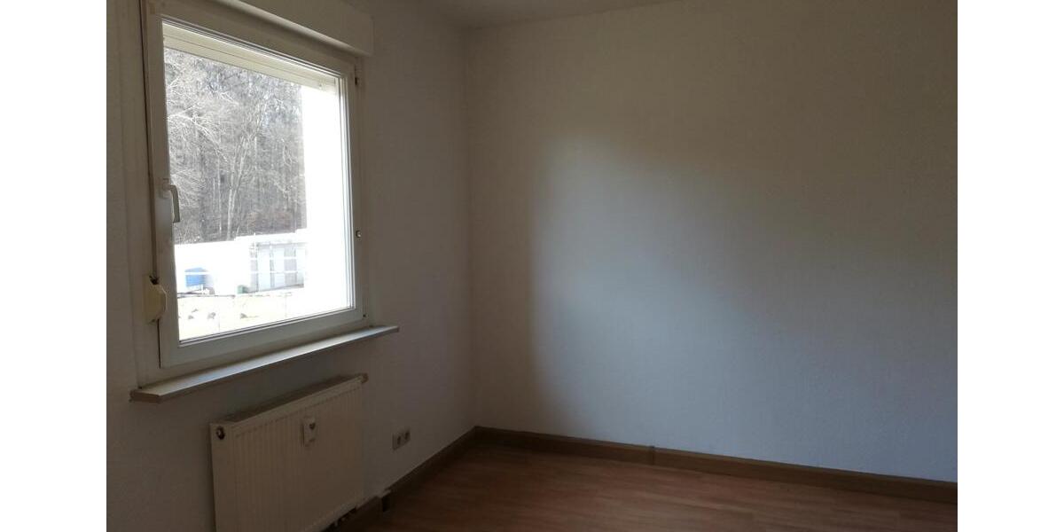 Erdgeschoßwohnung Schmölln - 4 Zimmer, 67 m&sup2;, 380&euro; | Angebot:26085941