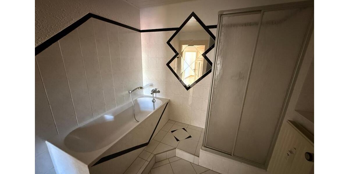 Dachgeschoßwohnung Greiz - 3 Zimmer, 65 m&sup2;, 325&euro; | Angebot:26070754