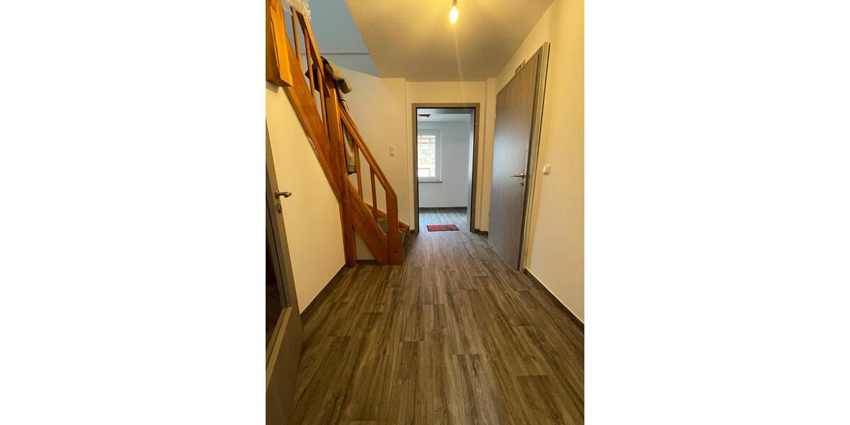Etagenwohnung Bad Klosterlausnitz - 5 Zimmer, 160 m&sup2;, 1.000&euro; | Angebot:25527515