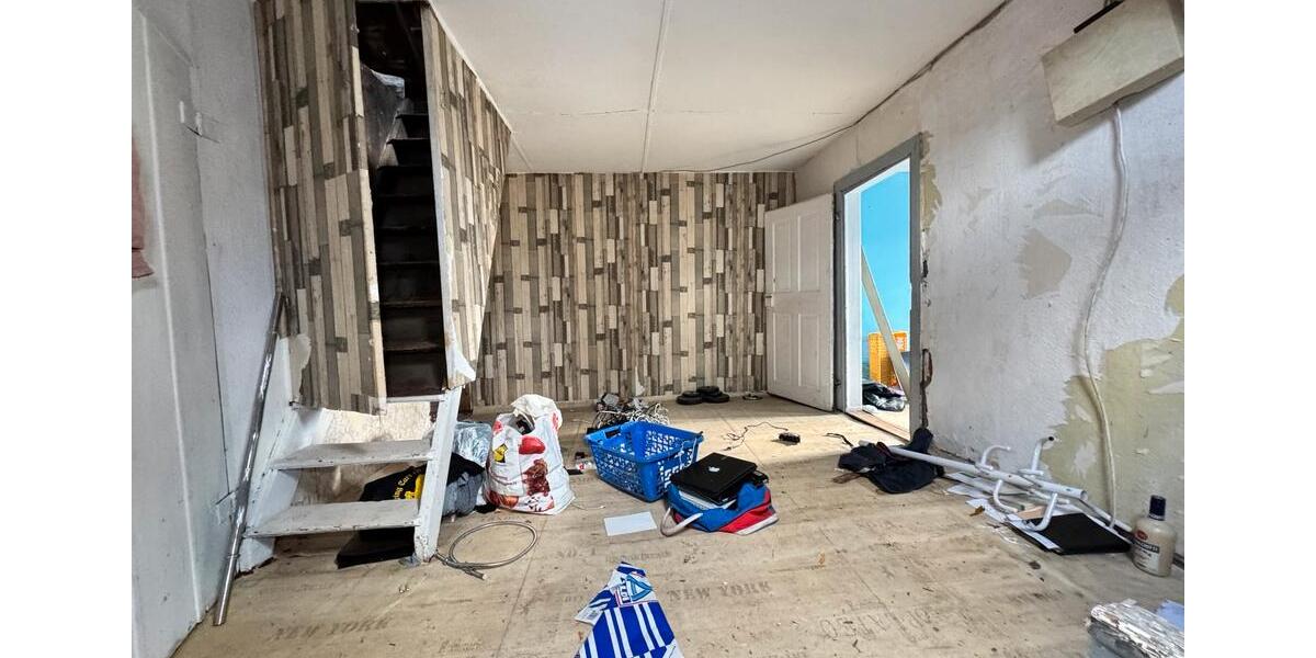 ZWEI HÄUSER, SCHUPPEN UND GARAGE 8 zimmer