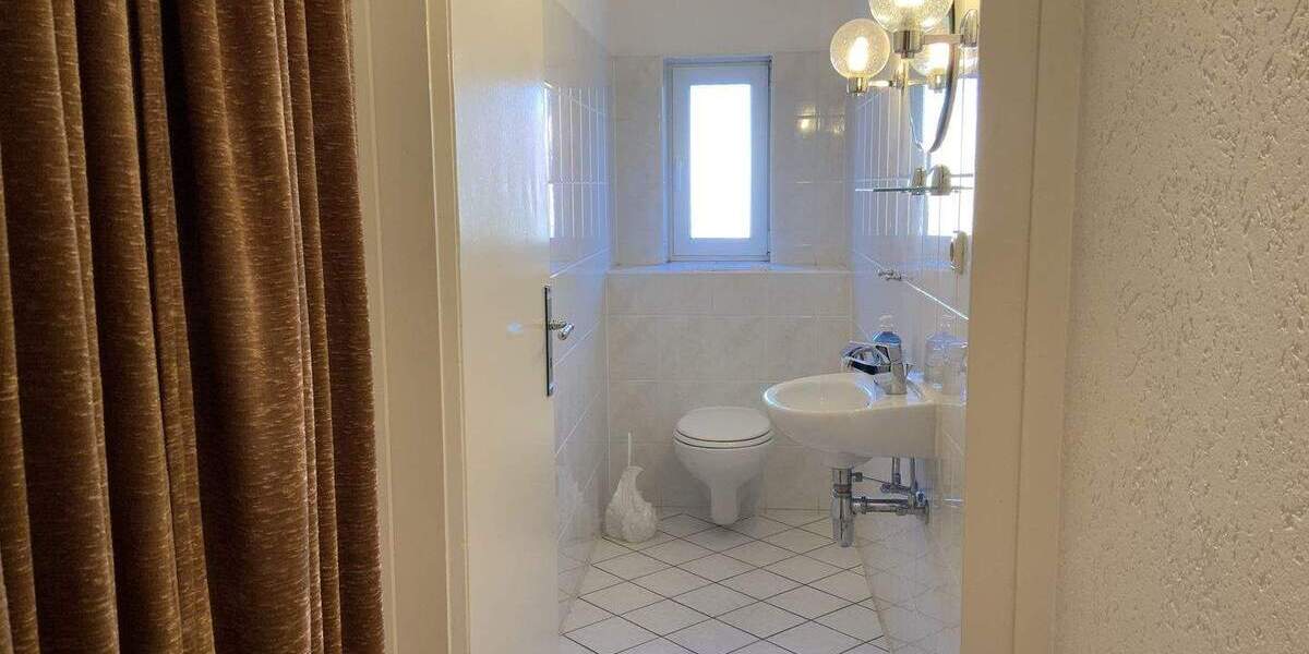 Einfamilienhaus Neustadt - 7 Zimmer, 225 m&sup2;, 250.000&euro; | Angebot:25673078