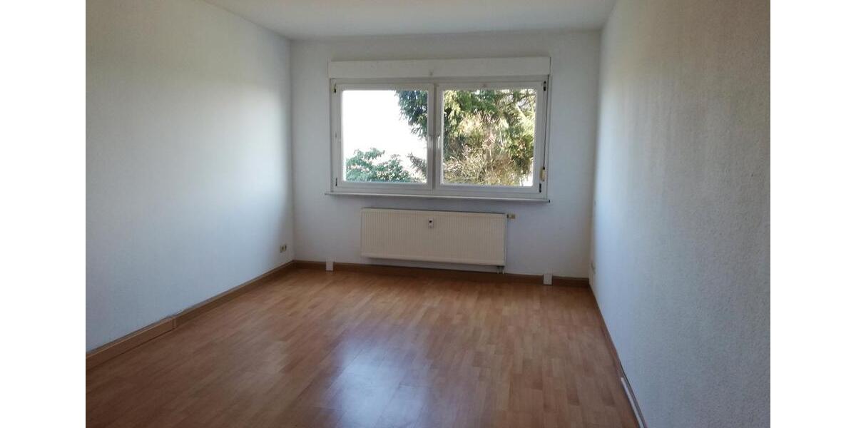 Erdgeschoßwohnung Schmölln - 4 Zimmer, 67 m&sup2;, 380&euro; | Angebot:26085941