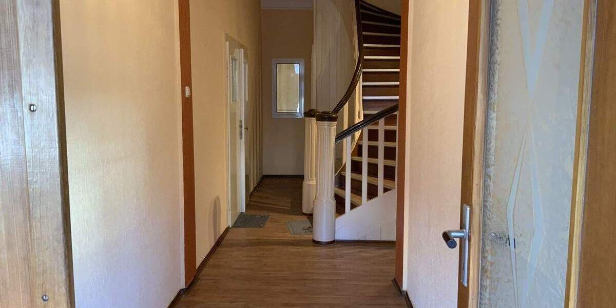 Einfamilienhaus Neustadt - 7 Zimmer, 225 m&sup2;, 250.000&euro; | Angebot:25673078