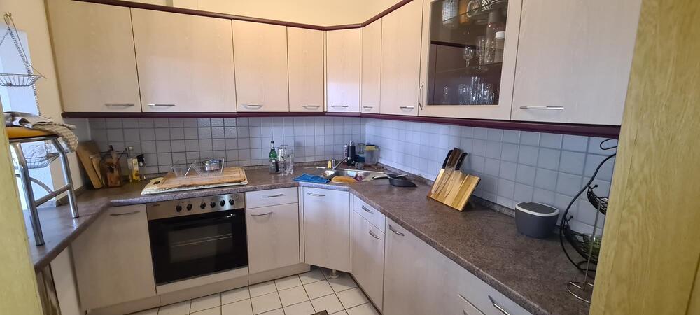 Helle ZweiZimmer-Wohnung mit EBK in Wohnkomplex in Eisenberg