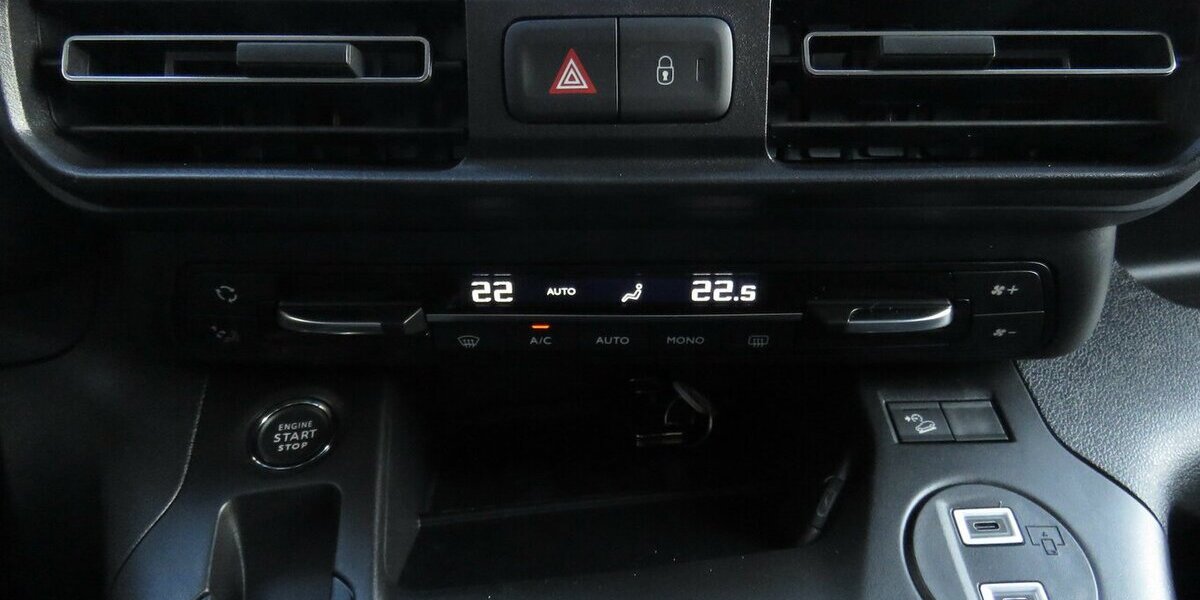 Fiat Doblo Maxi Kombi 130 AT / 7-Sitze + 10-Zoll Navi 10.280 km 27.965 &euro; Münchenbernsdorf 07589