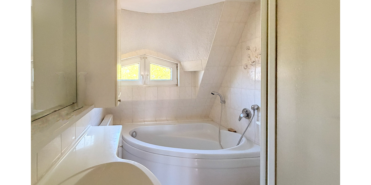 hr privates Refugium – Einfamilienhaus mit Poolhaus, Wintergarten und viel Platz! *Provisionsfrei - Einfamilienhaus Gera Lusan | Angebot:27212518