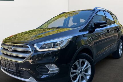 Ford Kuga 68.120 km 19.950 € Mylau 08499
