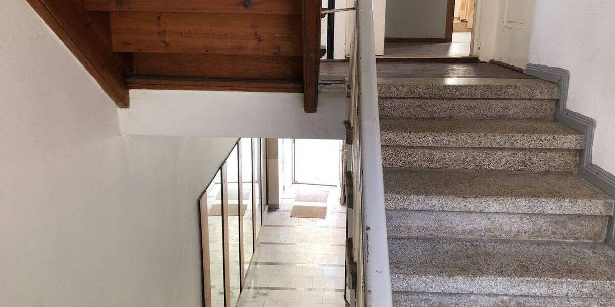 Denkmalgeschütztes Mehrfamilienhaus mit Gewerbeeinheit im Herzen von Weida 7 zimmer