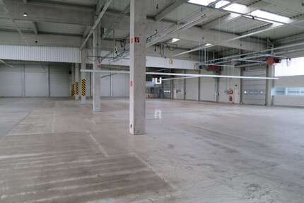 Halle in Meerane 2.800.000 € 2400 m² zimmer