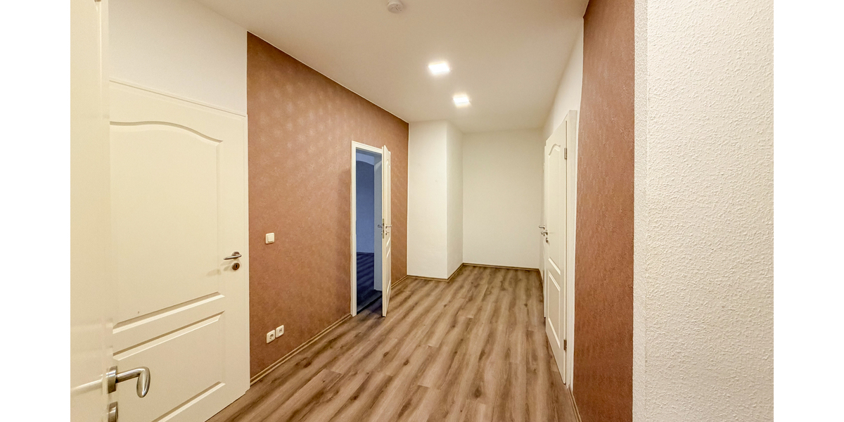 Einbauküche! Hochwertige 4 Raum-Wohnung mit modernem Bad und großem Balkon! Die Wohnung zum Wohlfühlen. - Dachgeschoßwohnung Gera Ostviertel | Angebot:26334831