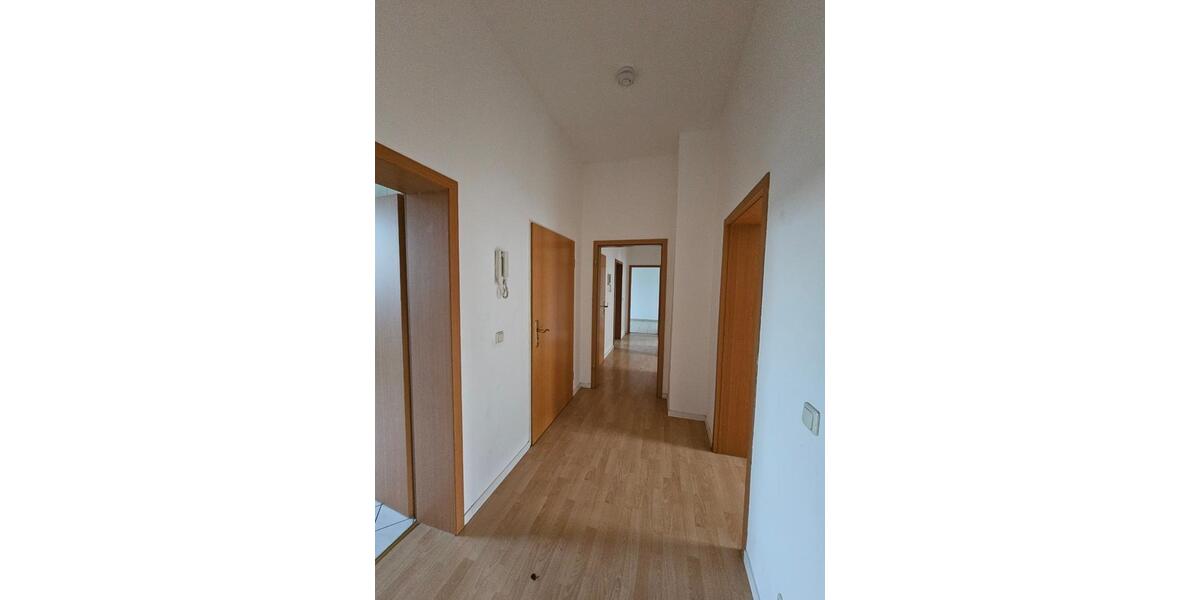 Etagenwohnung Werdau - 5 Zimmer, 108 m&sup2;, 450&euro; | Angebot:25810285