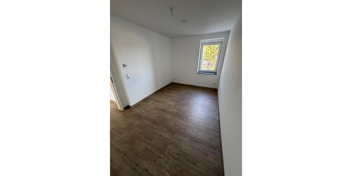 Etagenwohnung Fraureuth - 4 Zimmer, 97 m&sup2;, 772&euro; | Angebot:26226452