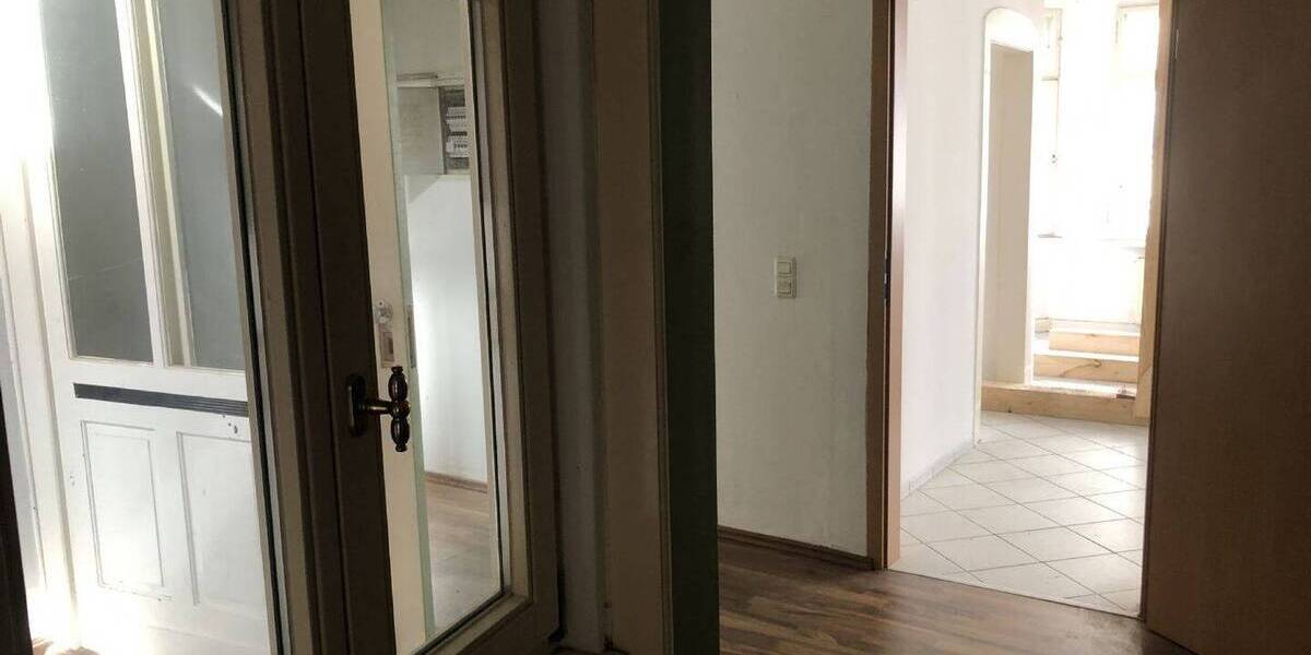 Denkmalgeschütztes Mehrfamilienhaus mit Gewerbeeinheit im Herzen von Weida 7 zimmer