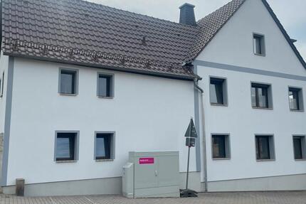 Zweistöckige Wohnung in ländlicher Gegend zu vermieten zimmer