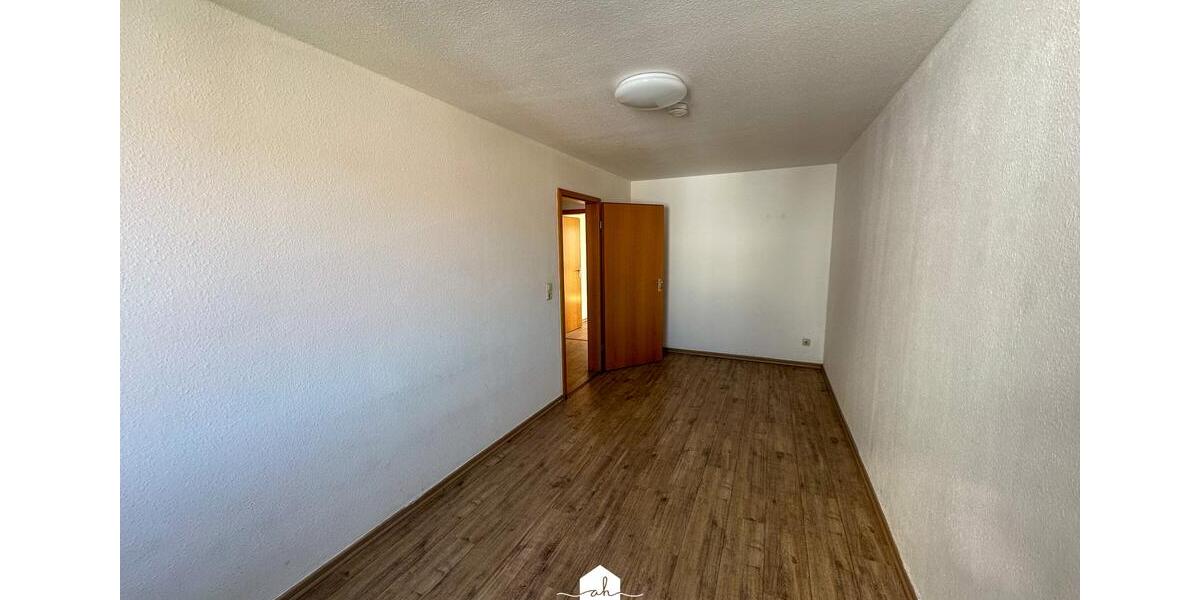 Dachgeschoßwohnung Gera - 3 Zimmer, 81 m&sup2;, 420&euro; | Angebot:26440892