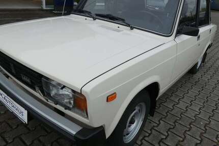 Lada Nova 32.209 km 9.900 € Lödla 04617