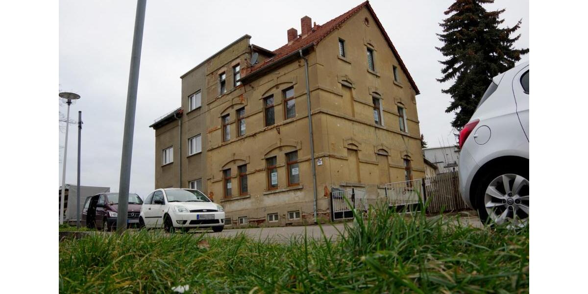 Wohnhaus mit 3 Wohnungen, 2 Garagen, großer Garten zimmer