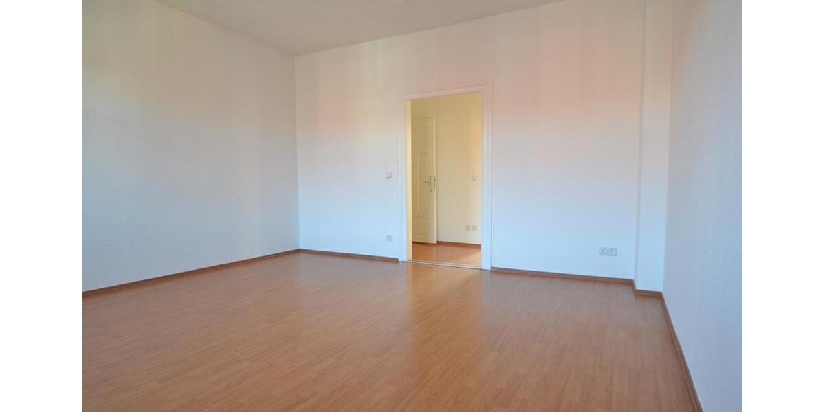 Sparen Sie sich glücklich mit uns! 3-Raumwohnung mit Einbauküche , Wannenbad & Laminat 3 zimmer