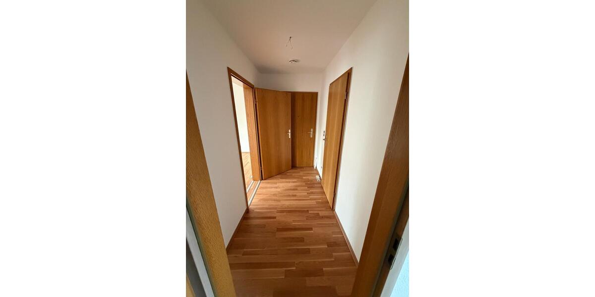 Dachgeschoßwohnung Altenburg - 2 Zimmer, 42 m&sup2;, 300&euro; | Angebot:24651533