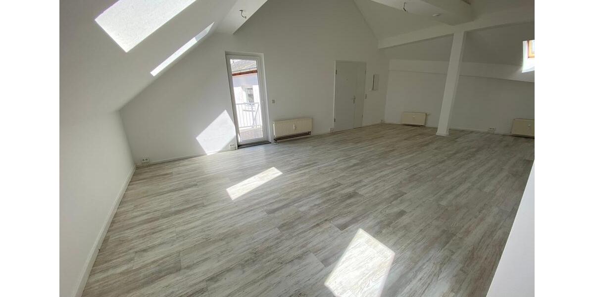 Dachgeschoßwohnung Greiz - 4 Zimmer, 152 m&sup2;, 836&euro; | Angebot:26462524