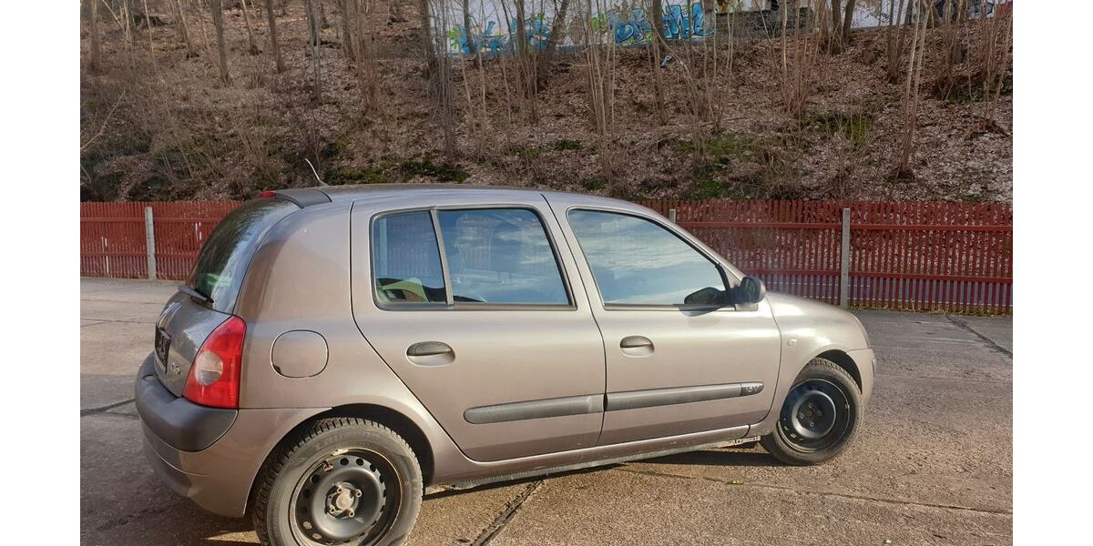 Renault Clio 117.000 km 1.900 &euro; Greiz 07973