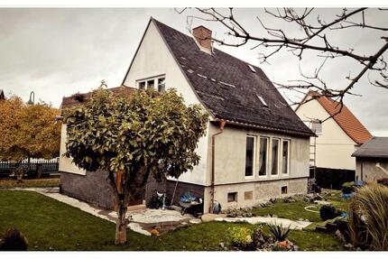 + + EINFAMILIENHAUS + WEIDENGRUND IN SCHMÖLLN + RUHIGE LAGE + + 4 zimmer