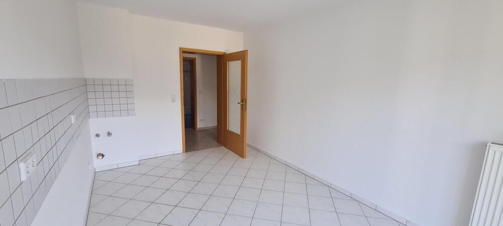 helle und kpl. sanierte ZweiZimmerwohnung im ruhigen grünen Umfeld