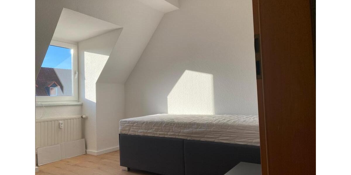 Dachgeschoßwohnung Elsteraue - 3 Zimmer, 46 m&sup2;, 330&euro; | Angebot:25538323