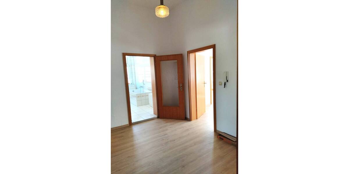 Etagenwohnung Gera Innenstadt - 3 Zimmer, 96 m&sup2;, 600&euro; | Angebot:26796130