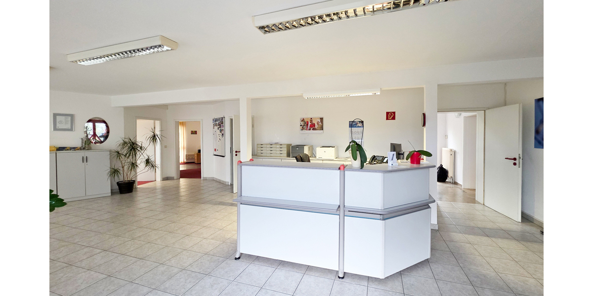 Vielseitiges Bürogebäude zum Verkauf in Gera – Schulungsräume, Parkplätze, gute Lage. - Gewerbeobjekt Gera Bieblach-Ost | Angebot:26237726