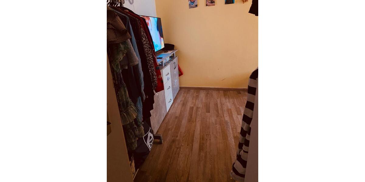 Etagenwohnung Eisenberg - 1 Zimmer, 60 m&sup2;, 350&euro; | Angebot:26134113