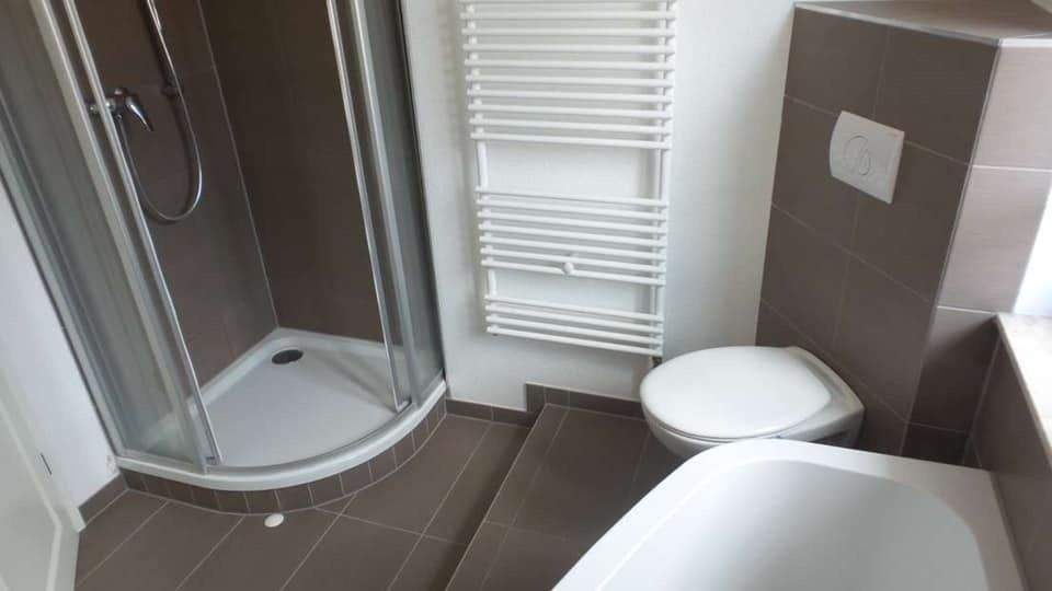 *** Schicke Stadtwohnung DG | Balkon | Kamin | Stellplatz | Einbauküche *** 2 zimmer