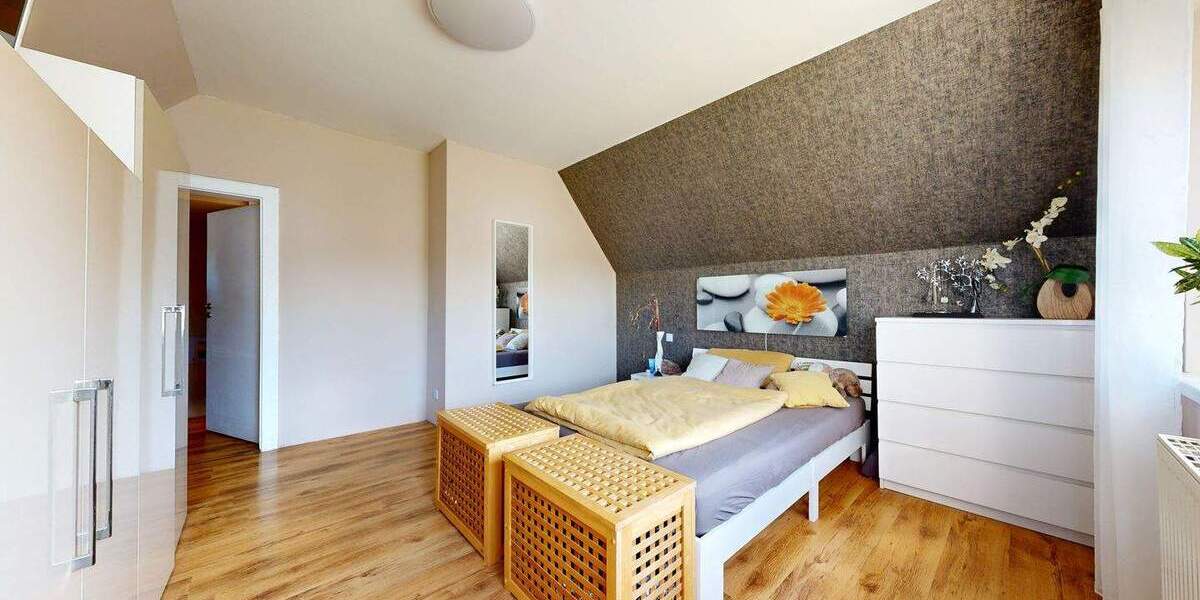 Modernisierte Doppelhaushälfte mit großem Garten, Terrasse & Photovoltaik in Zeitz 3 zimmer