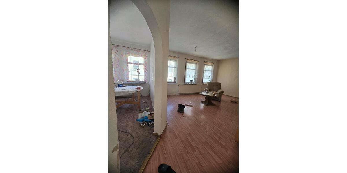 Etagenwohnung Meerane - 8 Zimmer, 180 m&sup2;, 45.000&euro; | Angebot:26757988