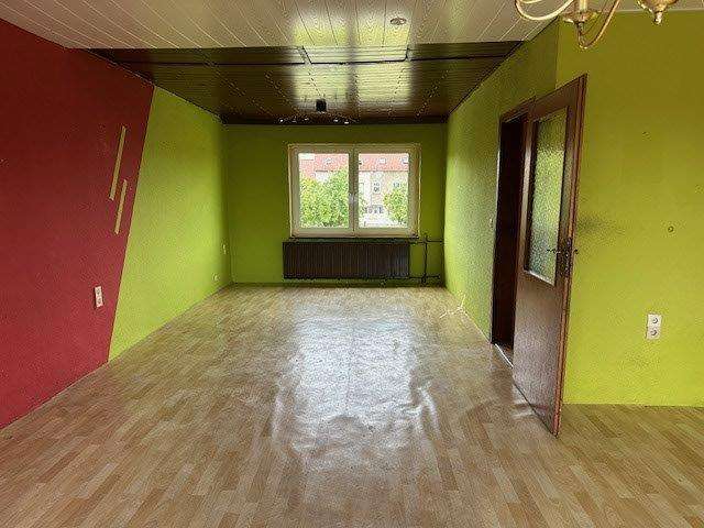 Wohnen auf einer Ebene - Großer sanierungbedürftiger Bungalow mit viel Potenzial - Einfamilienhaus Triptis | Angebot:24542218