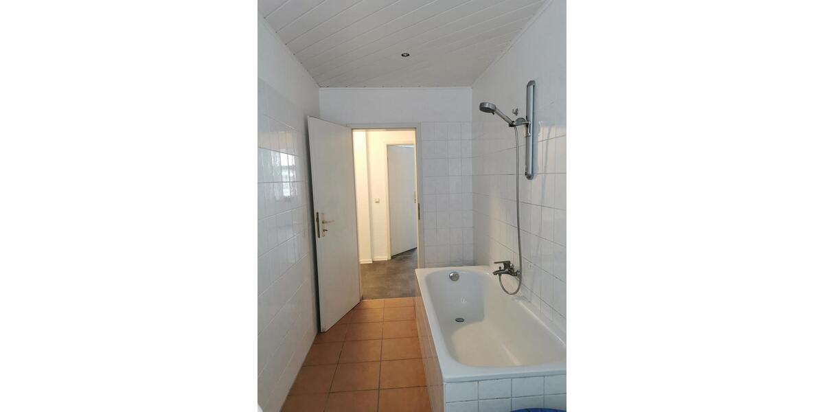 Erdgeschoßwohnung Gera Debschwitz - 3 Zimmer, 92 m&sup2;, 590&euro; | Angebot:26060314