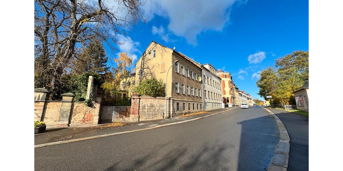 ZWEI HÄUSER, SCHUPPEN UND GARAGE 8 zimmer