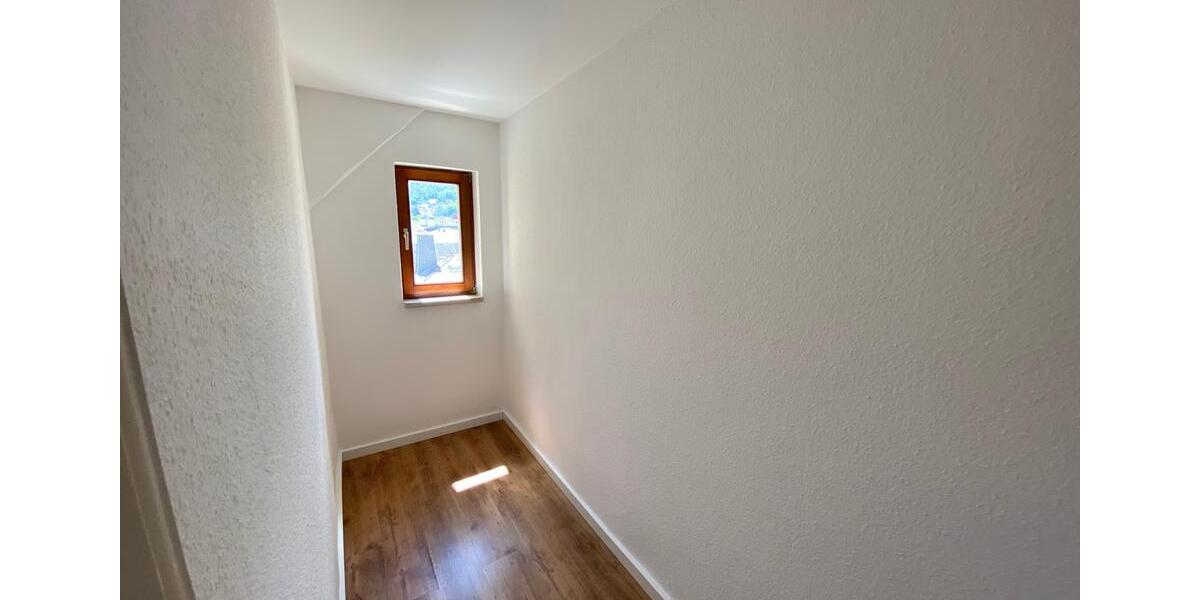 Dachgeschoßwohnung Greiz - 2 Zimmer, 68 m&sup2;, 340&euro; | Angebot:26462523