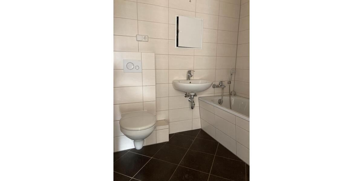 Dachgeschoßwohnung Gera - 3 Zimmer, 64 m&sup2;, 365&euro; | Angebot:25417613