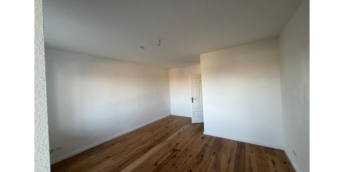 Hochparterre Meerane - 4 Zimmer, 95 m&sup2;, 1.000&euro; | Angebot:26325764