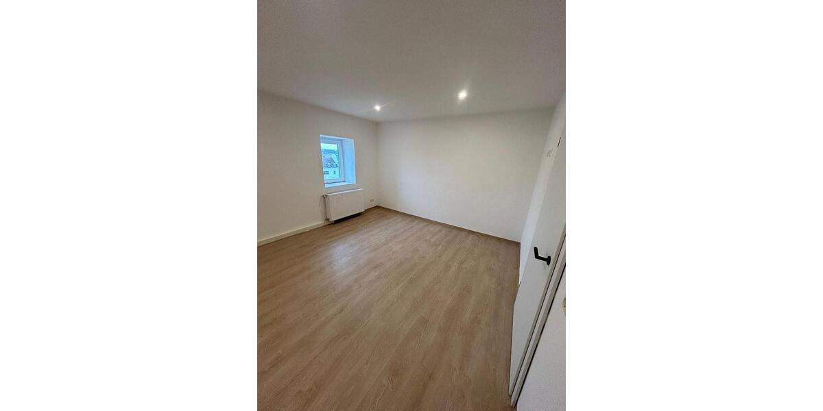 Dachgeschoßwohnung Meerane - 3 Zimmer, 84 m&sup2;, 600&euro; | Angebot:26664457