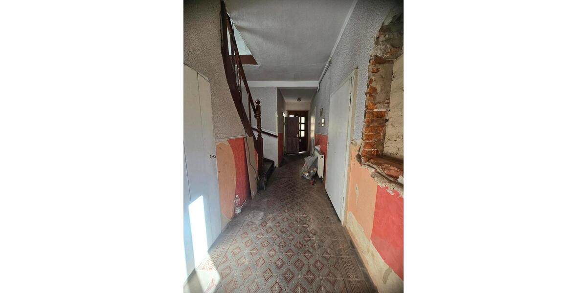 Etagenwohnung Meerane - 8 Zimmer, 180 m&sup2;, 50.000&euro; | Angebot:26757988