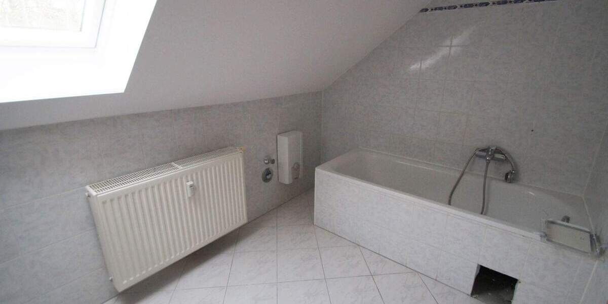 Etagenwohnung Altenburg Südost - 2 Zimmer, 60 m&sup2;, 360&euro; | Angebot:26016937