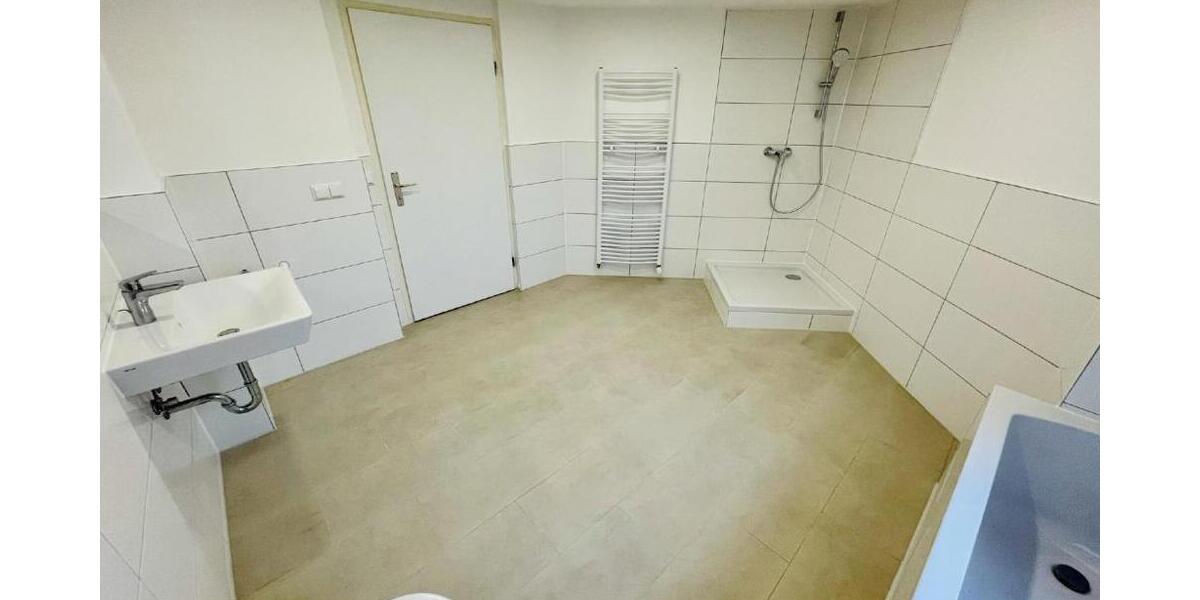 **Ihr neues Zuhause wartet: 4-Raum-Wohnung mit Komfort-Badezimmer und großzügigem Wohnambiente!** - Dachgeschoßwohnung Gera Alt-Bieblach | Angebot:26248804