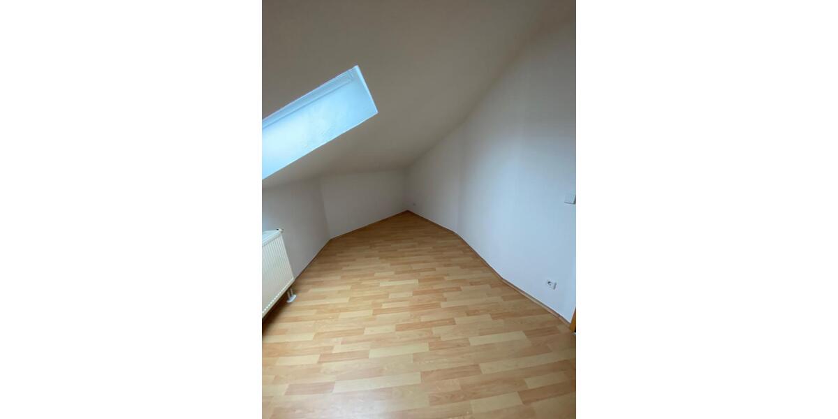 Dachgeschoßwohnung Zeitz - 2 Zimmer, 45 m&sup2;, 270&euro; | Angebot:24845115