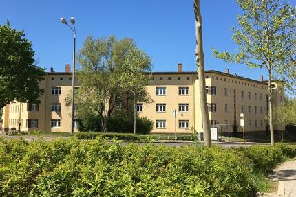 Sanierte 4-Raum-Wohnung im Altbau mit Badewanne, Dusche und Balkon 4 zimmer
