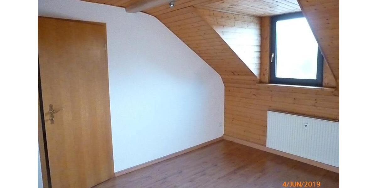 Dachgeschoßwohnung Greiz - 2.5 Zimmer, 60 m&sup2;, 200&euro; | Angebot:26634661