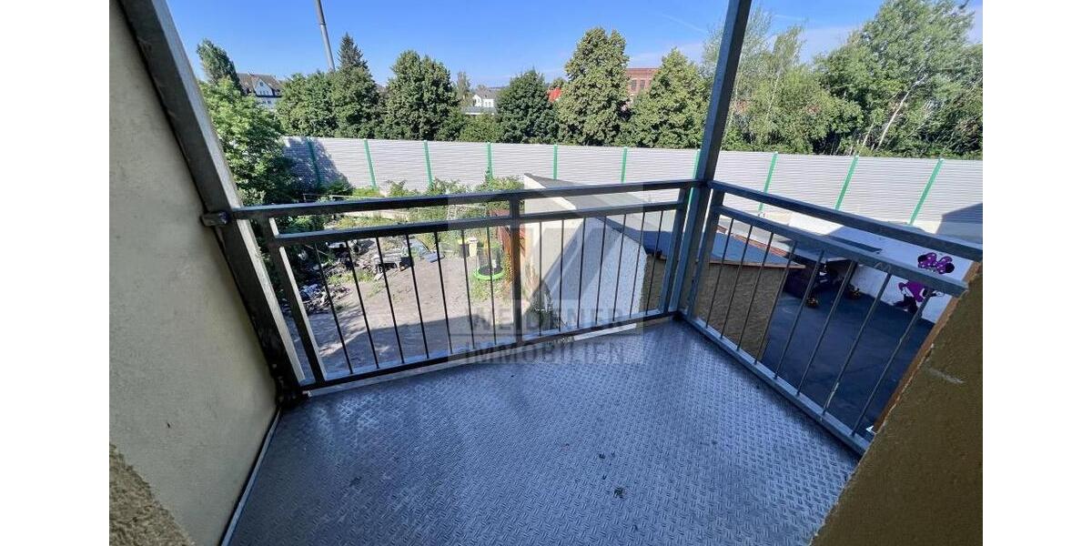 Sanierte 4-Raum-Wohnung mit Balkon und Einbauküche! 4 zimmer